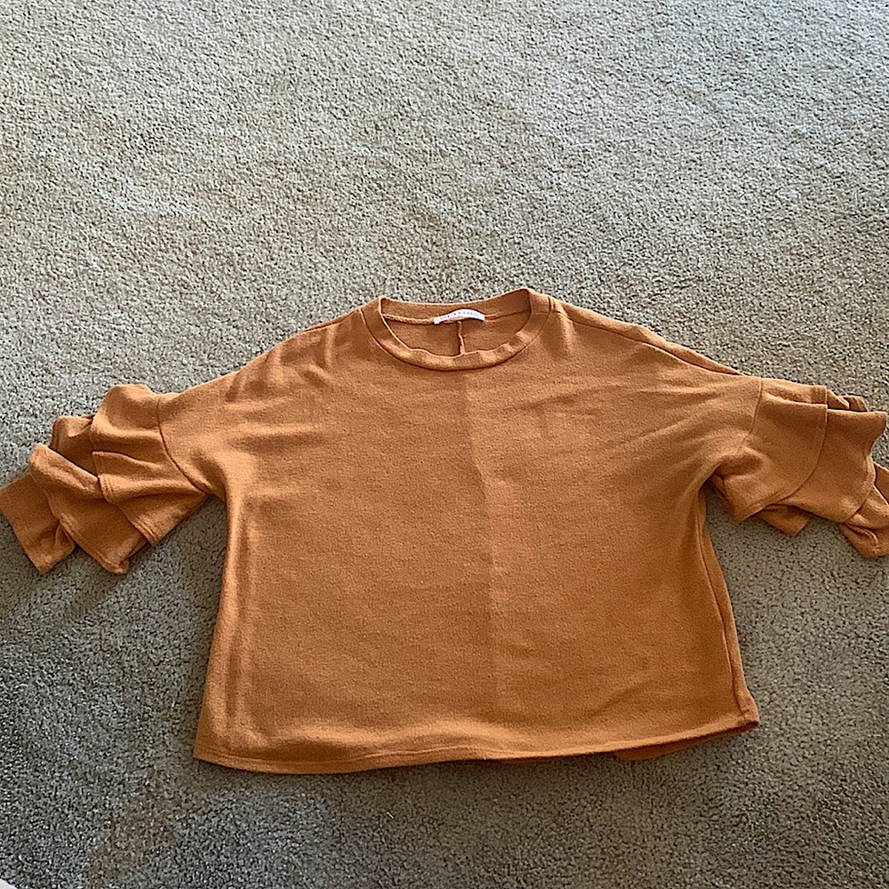 Chris & Carol gold color Belle sleeve blouse